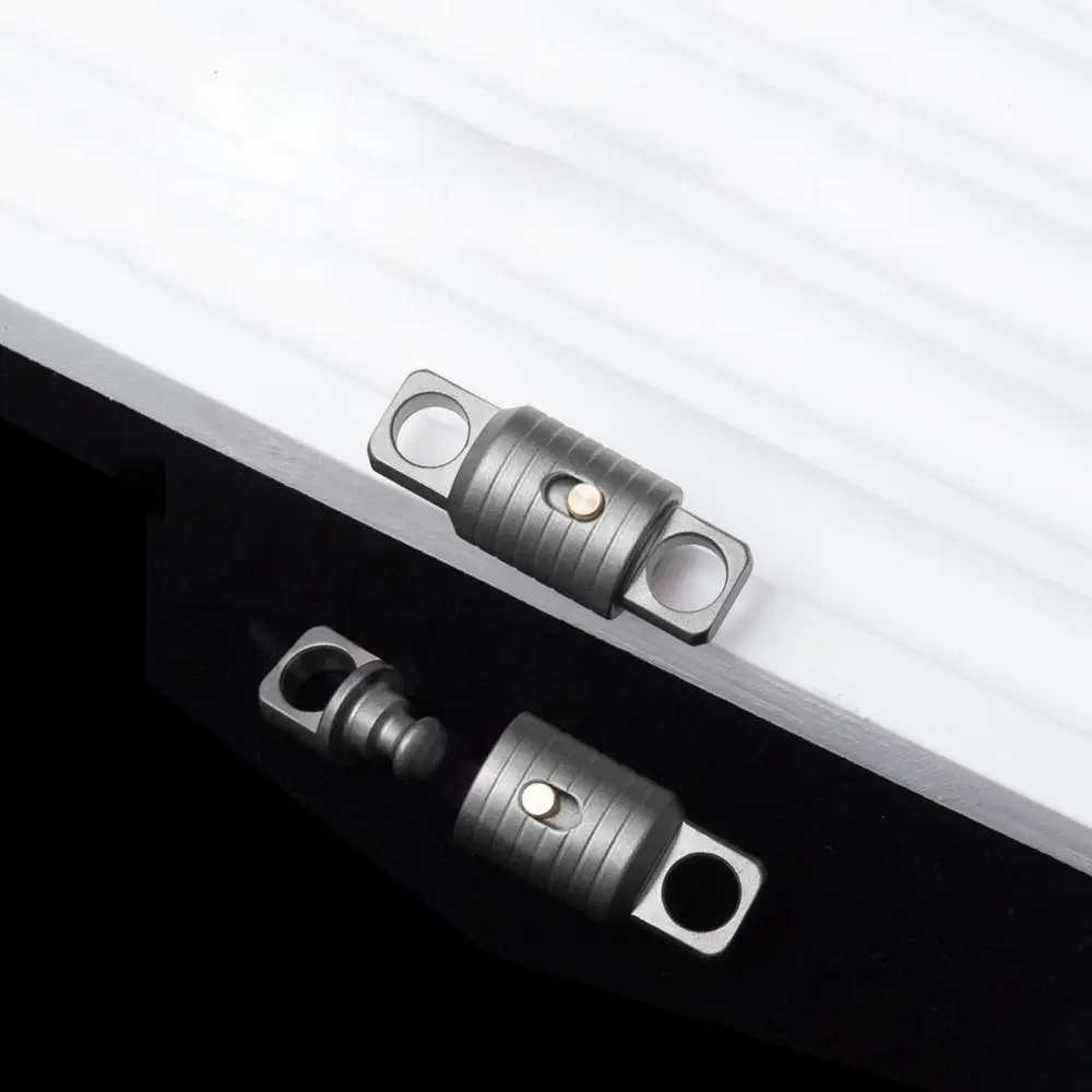 Description Picture 6 of itemPortable Titanium Alloy Ultra-light EDC Keychain Accessories Car Key Ring Outdoor Small Tool 360° Rotatable Keyring