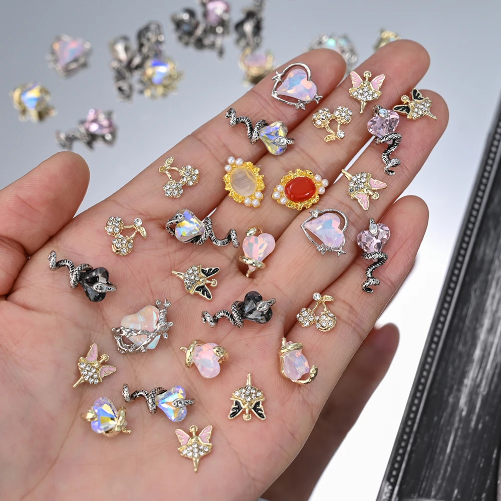 10pcs 3D Trendy Alloy Snake Love Shiny Rhinestone Nail Charms with Heart Crystal Zircon Luxury Creative Nail Art Diamond Jewelry