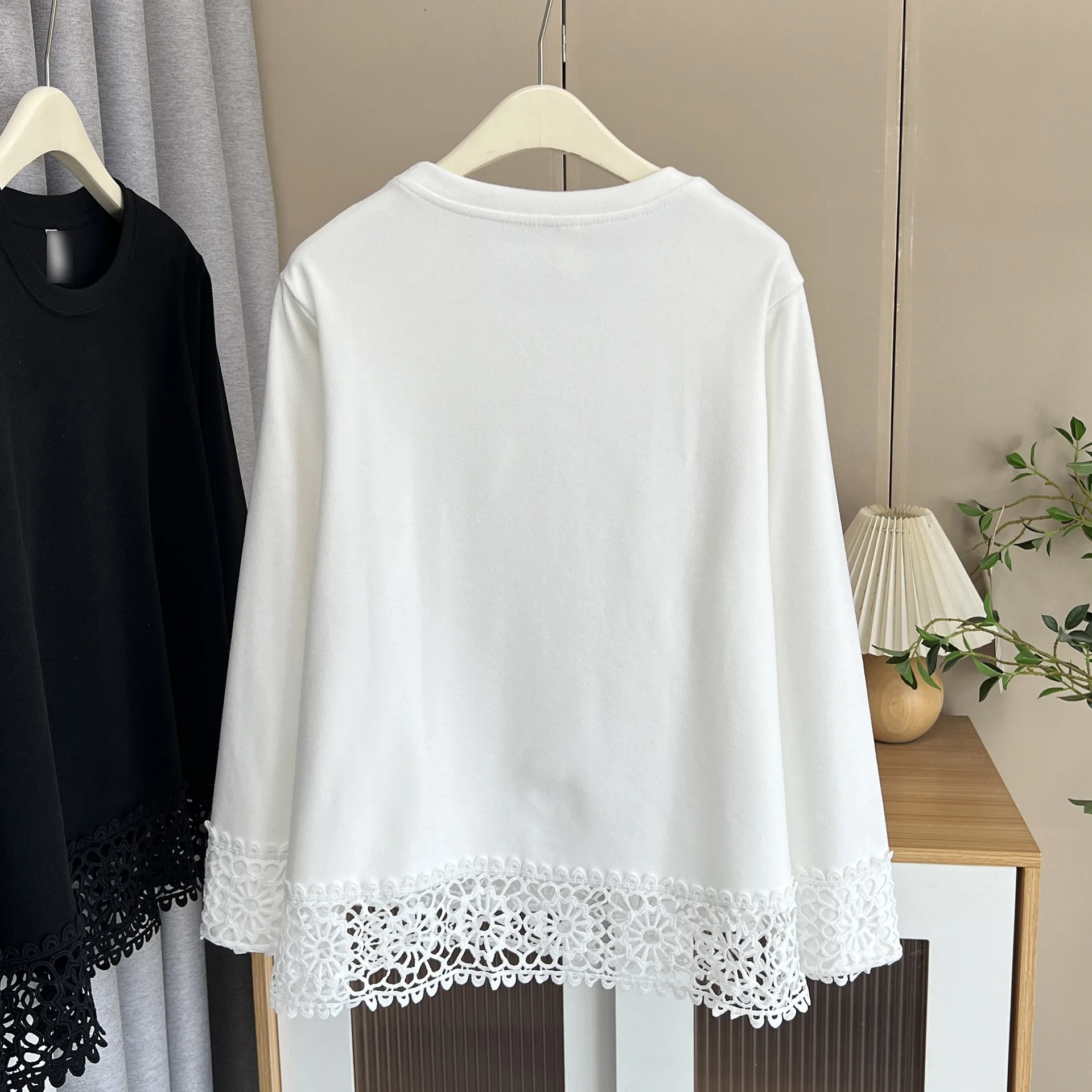 XXXXL Fashion Plus Size Women's T-Shirt New Autumn And Winter Style Lace Patchwork DE Velvet Warm Long Sleeved Tops 2551
