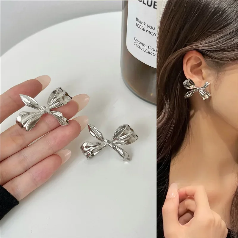 

Korean Simple Metal Bow Clip Earrings No Piercing Female Concise Trendy Silver Color Bowknot Ear Clip Earrings No Hole Women