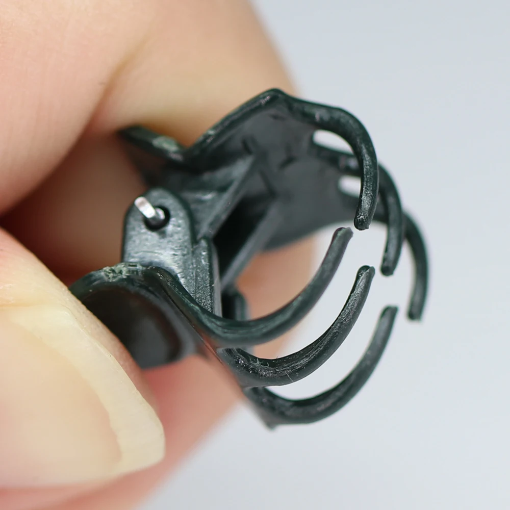 Versatile 6-Claw Plant Clips – Dark Green Garden Support Clamps for Vines and Orchids (20/30/50 Pack)