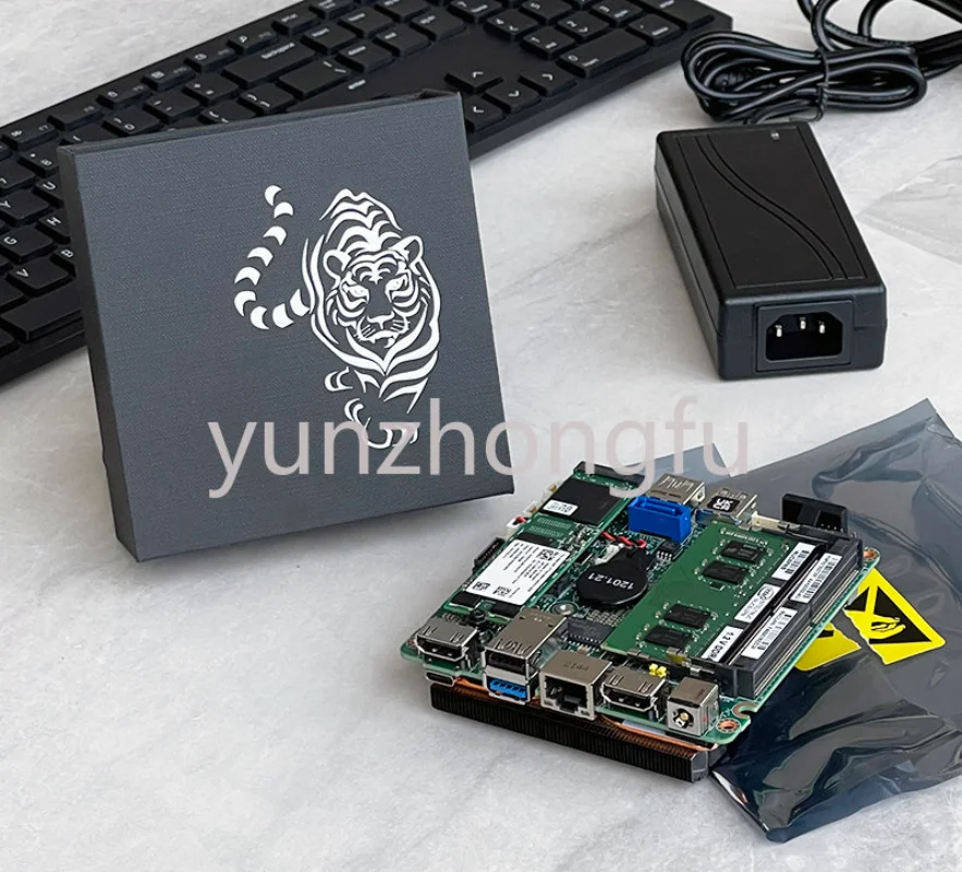 

NUC8i3PNB eighth-generation i3-8145U mini industrial control ITX computer motherboard send custom box