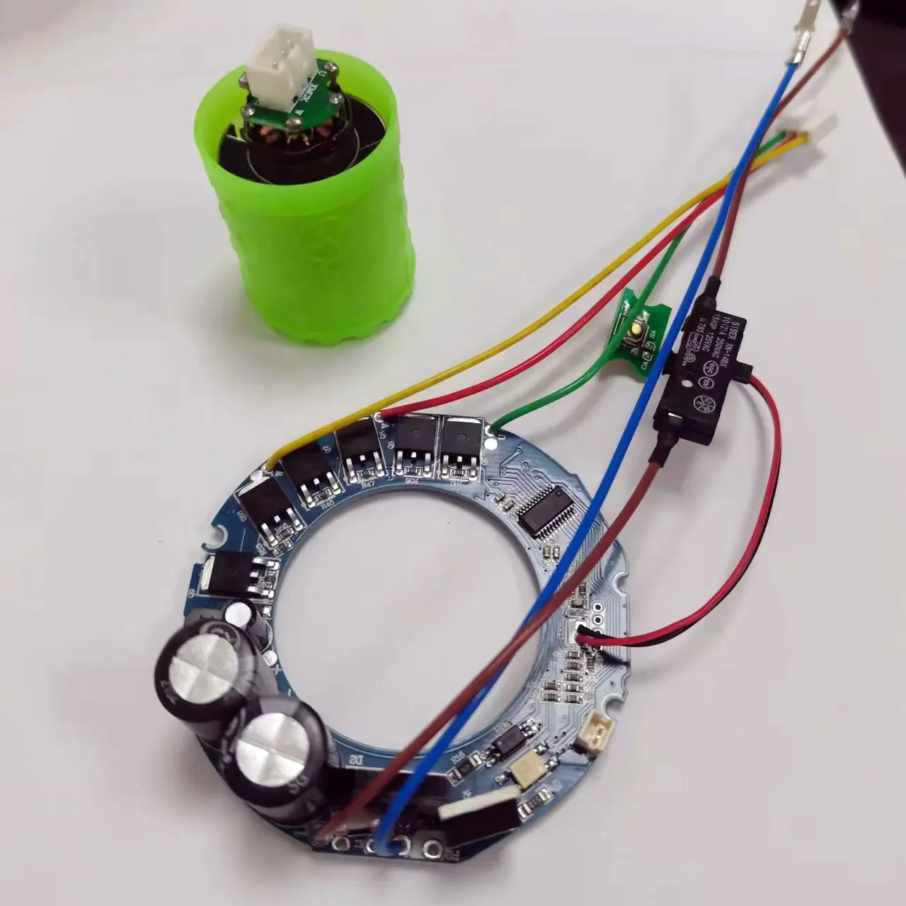 モーター部分 Dyson Dyson - モーター部分 Dysonの通販 by EDI's