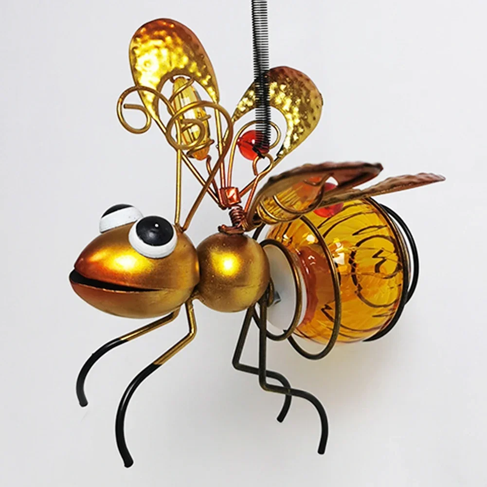 Flying Insects Lamp Solar Powered Hanging Bug Light Metal Hanging Garden Bug Light Ornament for Outside Lawn Decor Camping