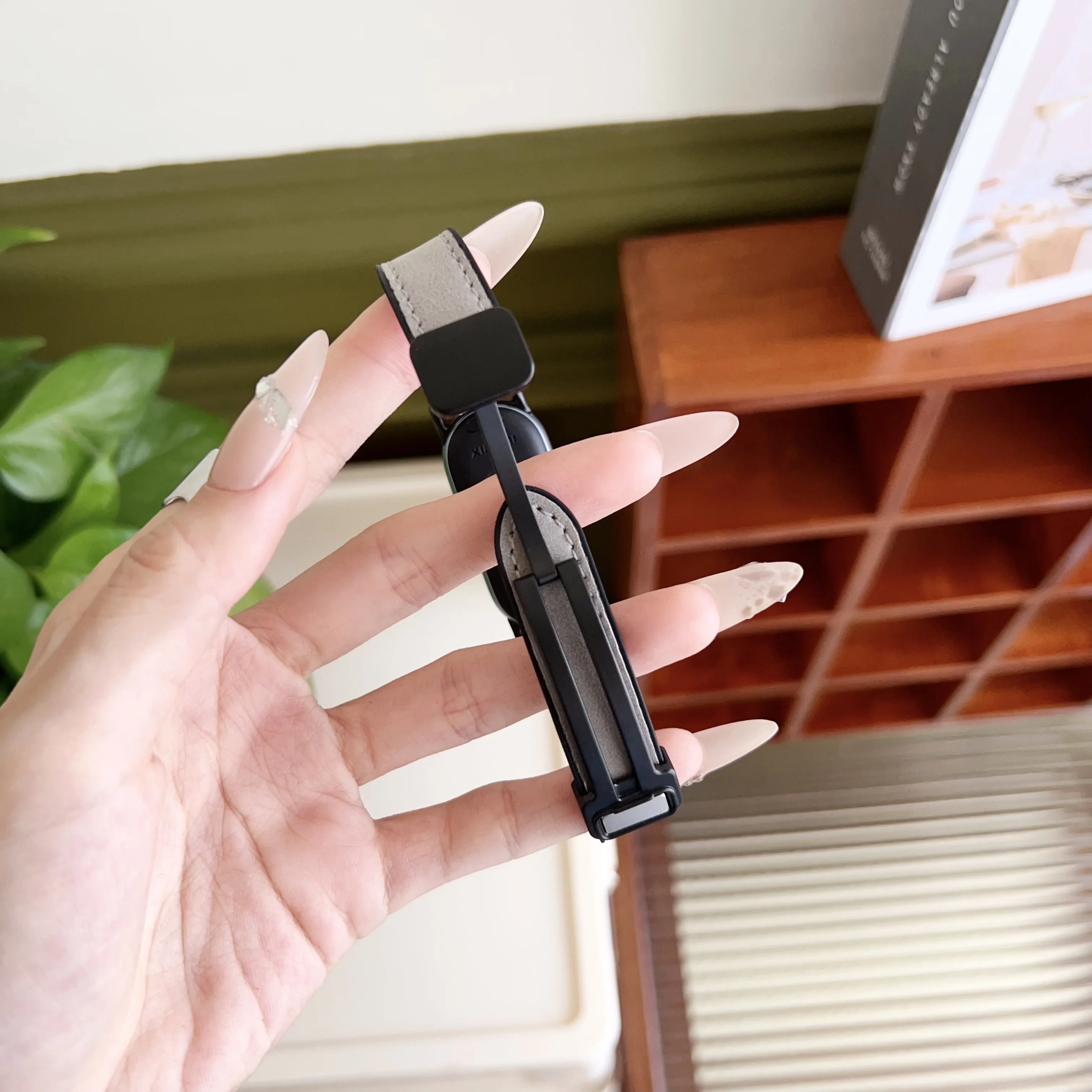 Premium Magnetic Leather Silicone Strap for Smart Bands - Elegant and Versatile Watchband Bracelet