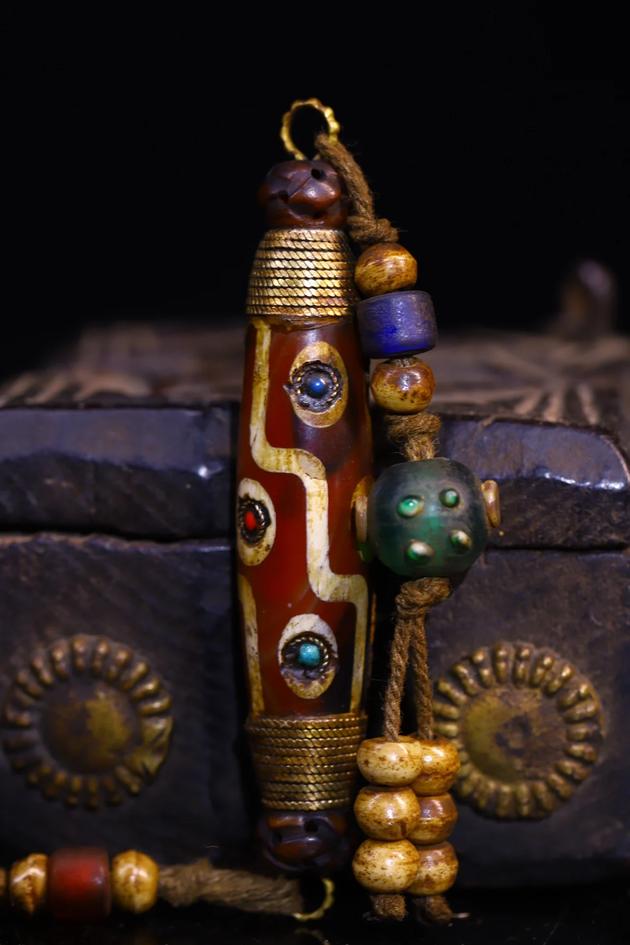 

3"Tibet Temple Collection Old Natural Agate Mosaic Gem gZi Beads Shell Guanyin Bodhisattva Buddha Beads Pendant Amulet Dharma