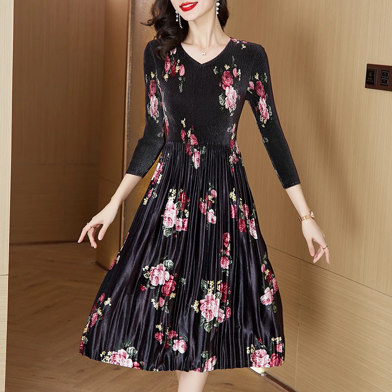 Pleated Dress 2023 Autumn/Winter New Black Gold Velvet Flower Print V-Neck  Large Loose and Slim Magic Dress Robe - AliExpress 200000345
