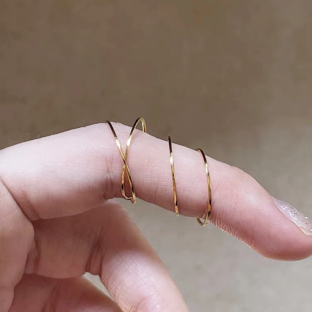 Elegant Thin Titanium Steel Couple Ring in Silver and Rose Gold Tones - Stylish and Simple Design