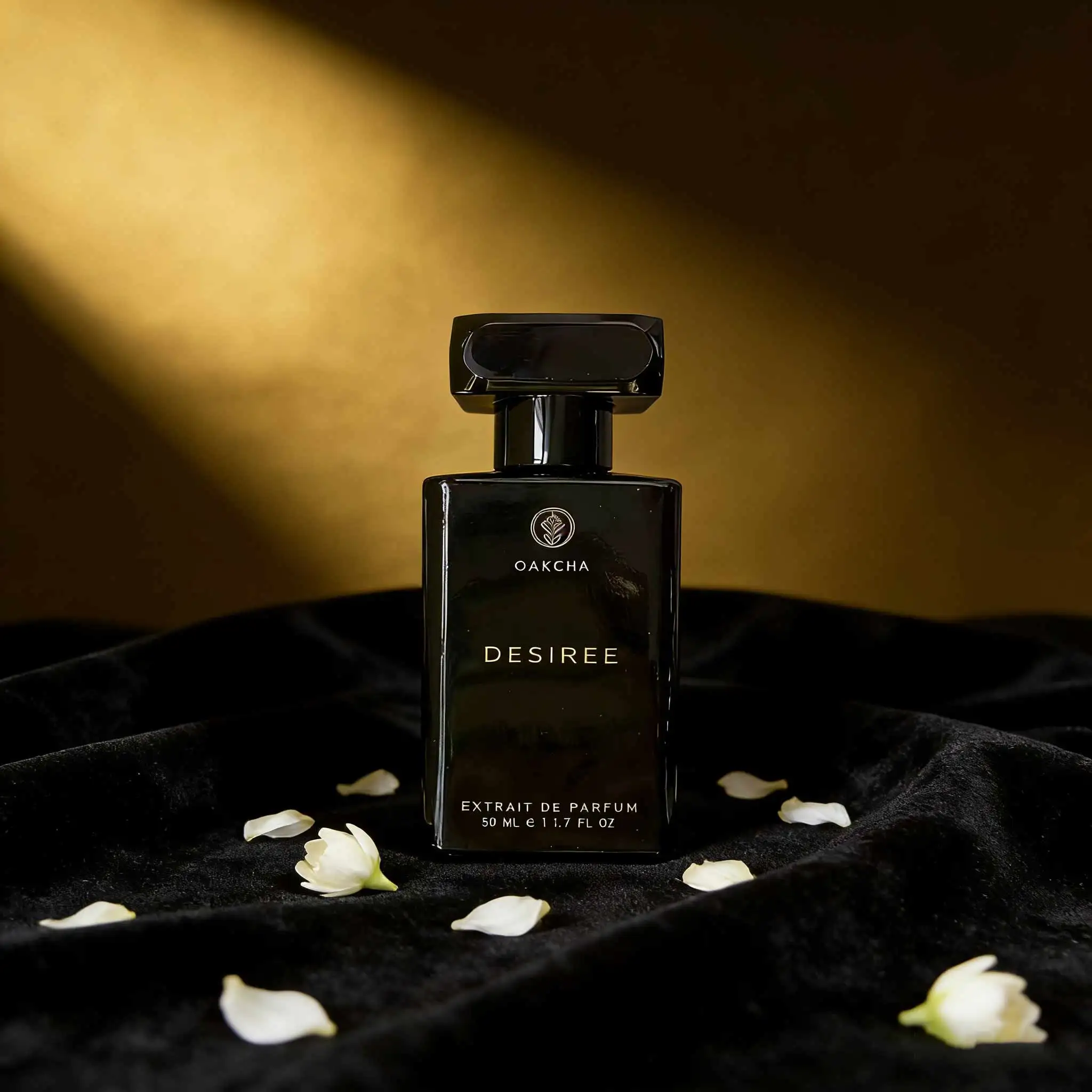 OAKCHA DESIREE Desire perfume is an advanced and charming dark wood flower fragrance. Huoxiang, Sandalwood, and Musk, cool and lazy, with a mysterious and seductive aura. The black bottle has a high-end texture and a long-lasting fragrance. 3