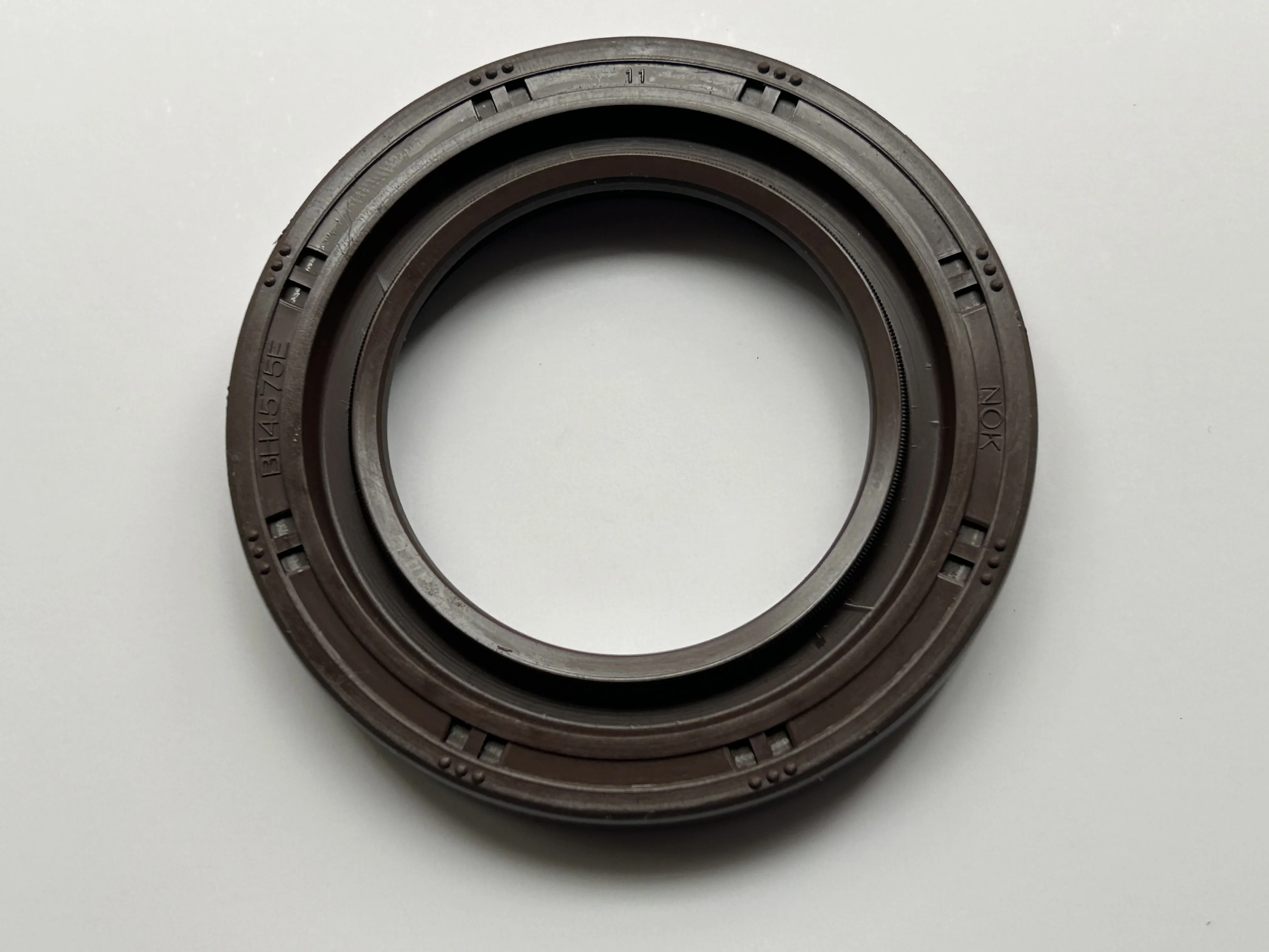BH4575E For Volvo 850 C70 S70 V70 Left & Right Drive Axle oil Seals 6843112 size:40*63*8.6