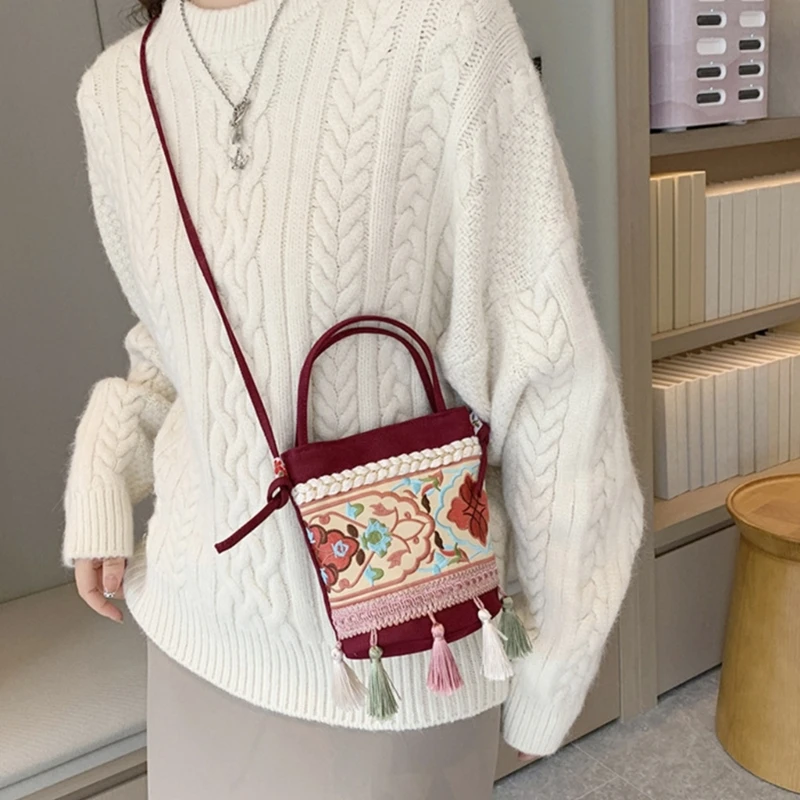 

Retro Ethnic Style Ladies Handbags Vintage Tassel Embroidery Bucket Bag For Women Bohemia Beach Shoulder Bag Bag