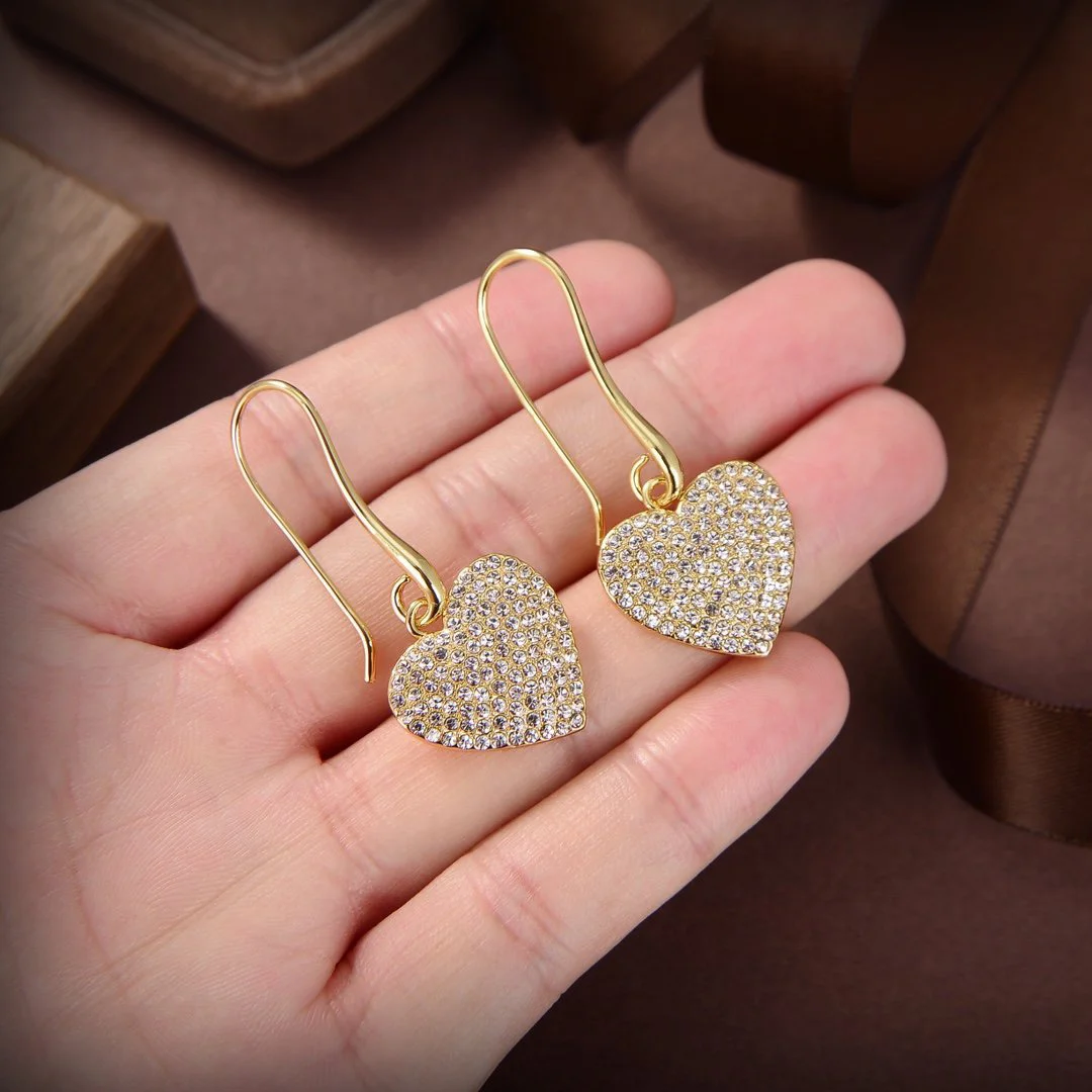 2022 Hot Brand White Diamond Love Dirty Earrings Earrings Simple And Generous Fashion Versatile Golden Banquet ExquisiteEar
