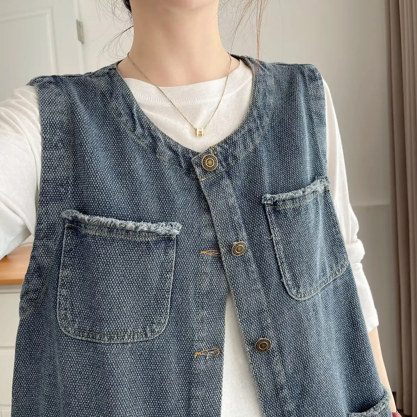 Fashion Plus Size Women's Denim Vest Stylish Fringed Pocket Workwear Autumn Of 2025 Sleeveless Jacket 977