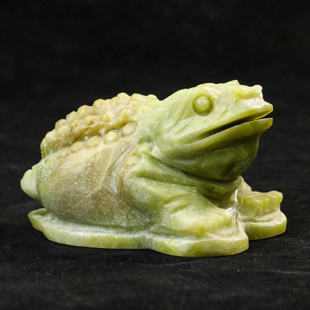 翡翠 カエルの彫刻 約10cm 天然翡翠 銭蛙 彫刻 【鬮石（くじいし） kujiishi】