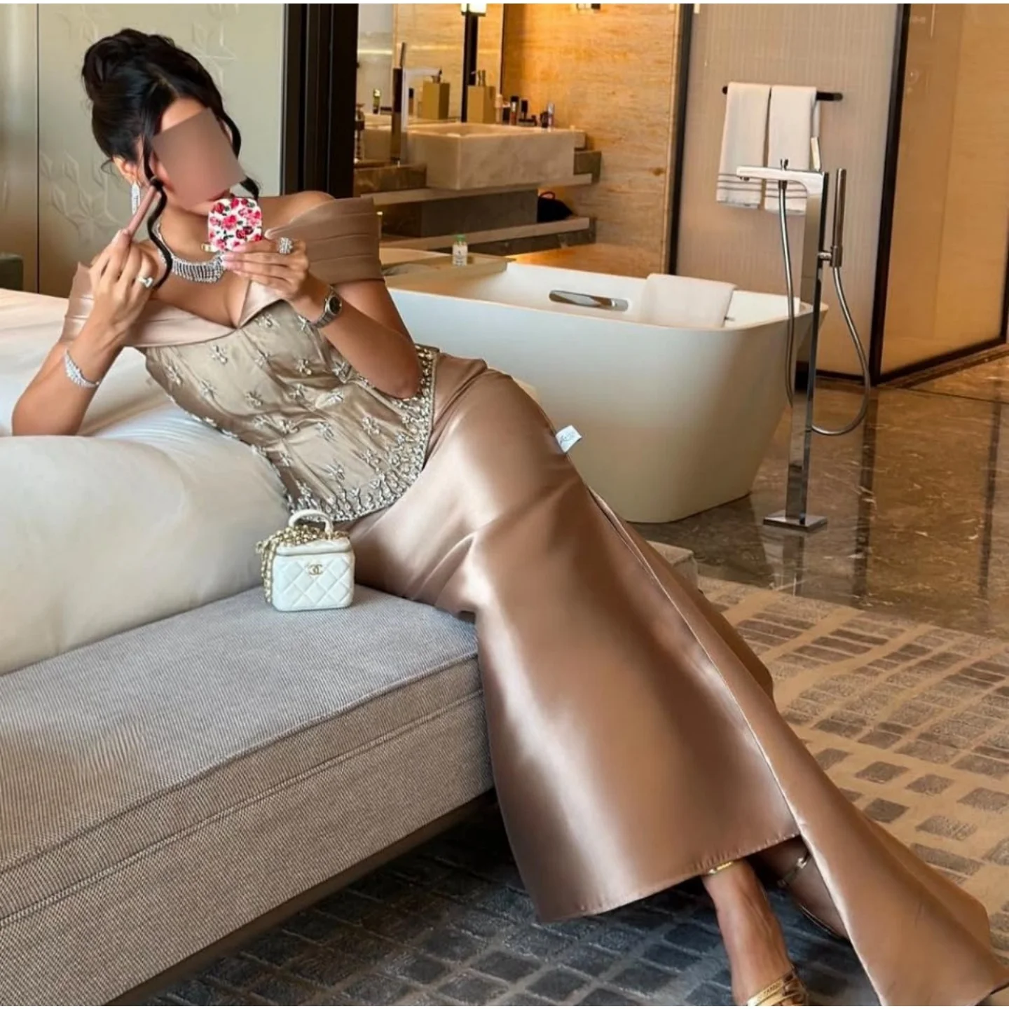 فساتين سهرة كريستالية طول الأرض مطرزة بالترتر فسات...