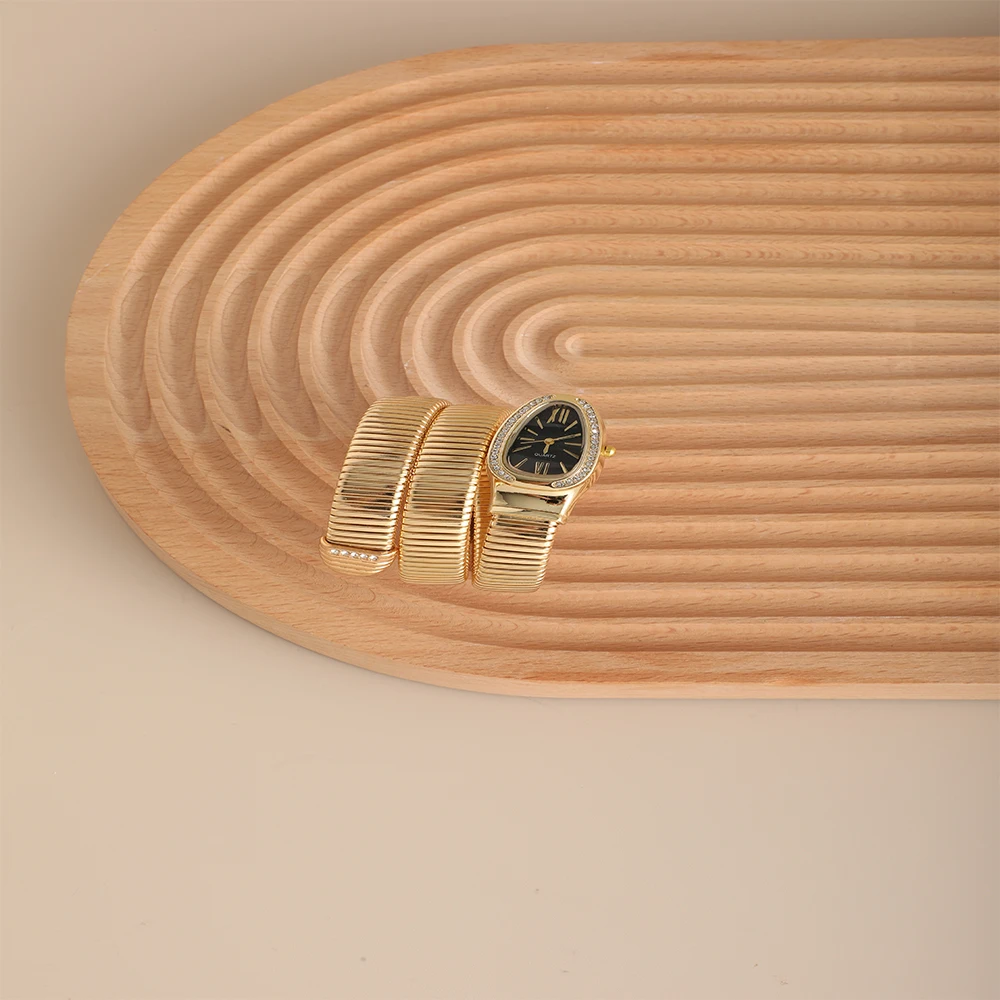 New Snake shaped Diamond encrusted Women's Watch, Personalized Fashion Wrapped Women's Quartz Watch Bracelet, Women's Watch