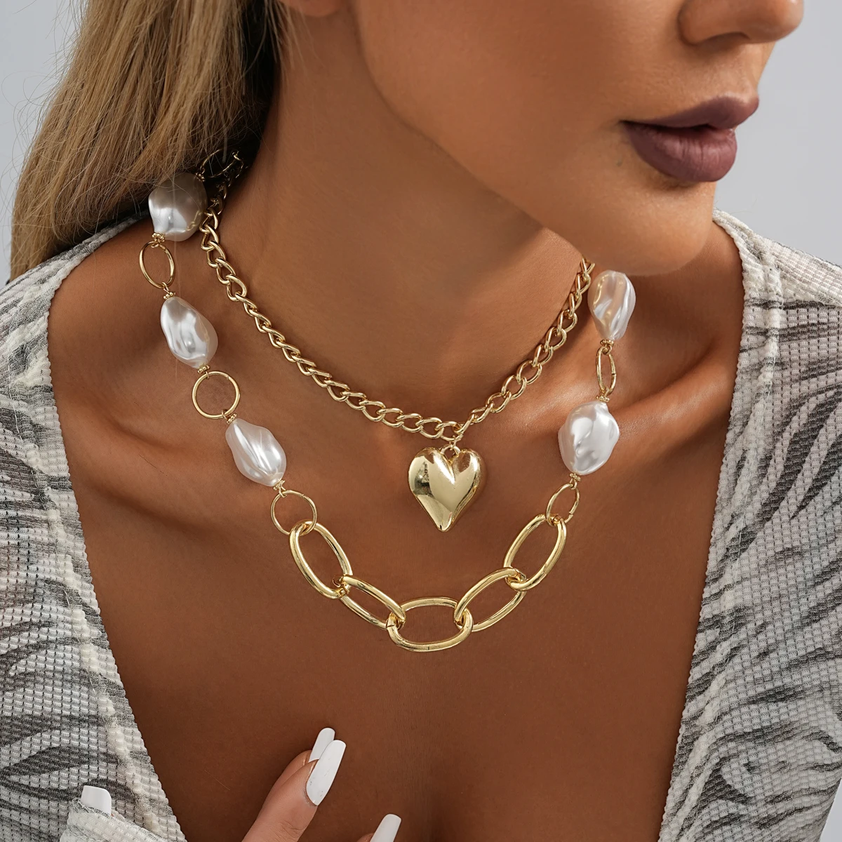 

Irregular Imitation Pearl Love Double Layer Necklace for Women Fashionable Women's Multilayer Necklace Clavicle Chain Jewelry