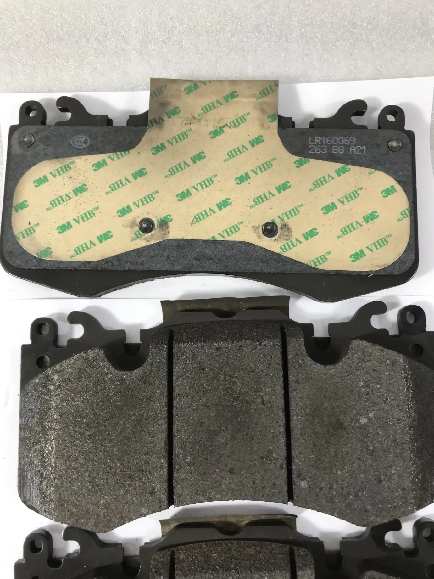 Land Rover high performance brake pads are applicable to Land Rover 4.4t and 5.0t models lr020362 lr093886 lr114004 lr160069 stainless steel brake lines