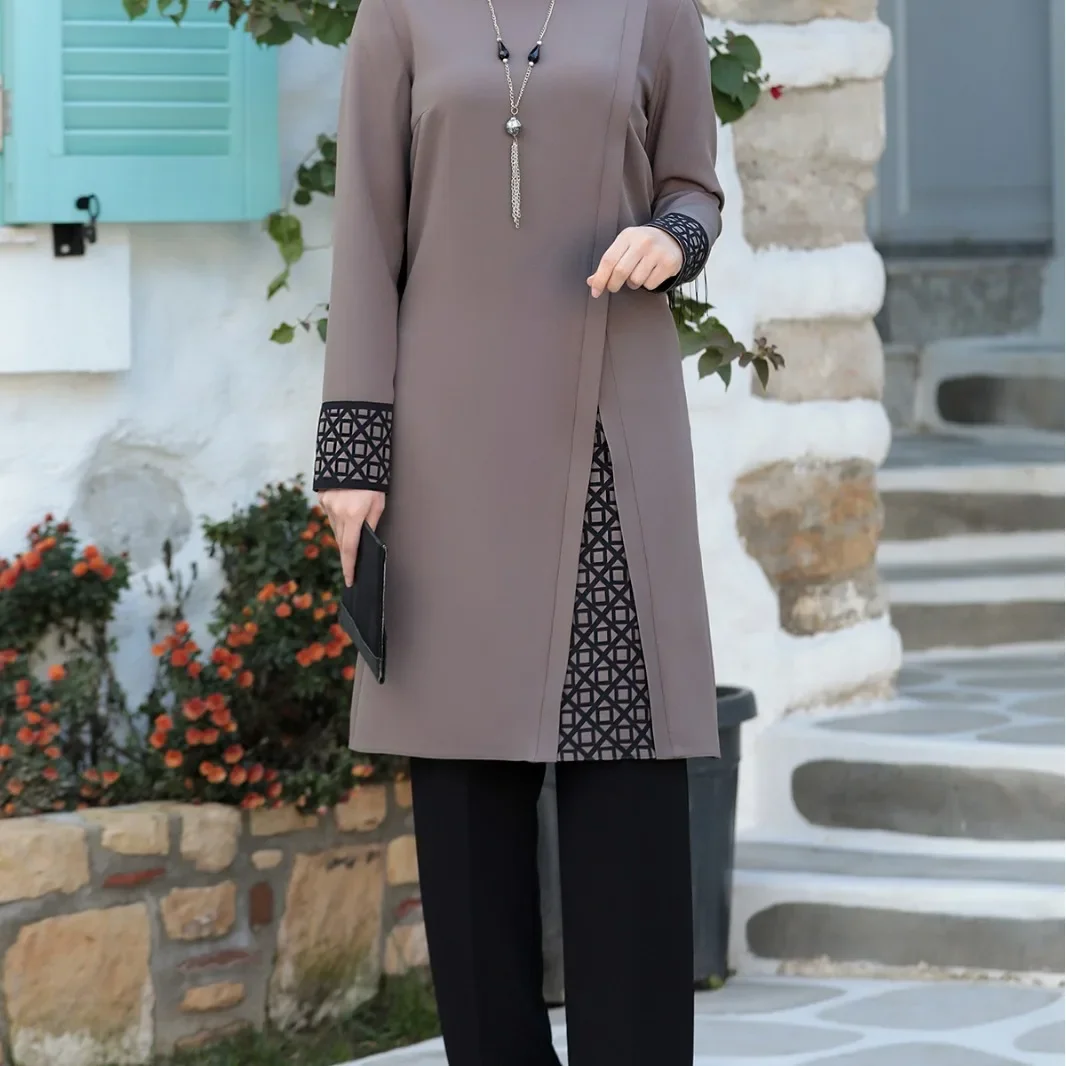 Middle Eastern Arab woman new style two-piece Dubai abaya Muslim clothing Southeast Asia women's fashion and racing.