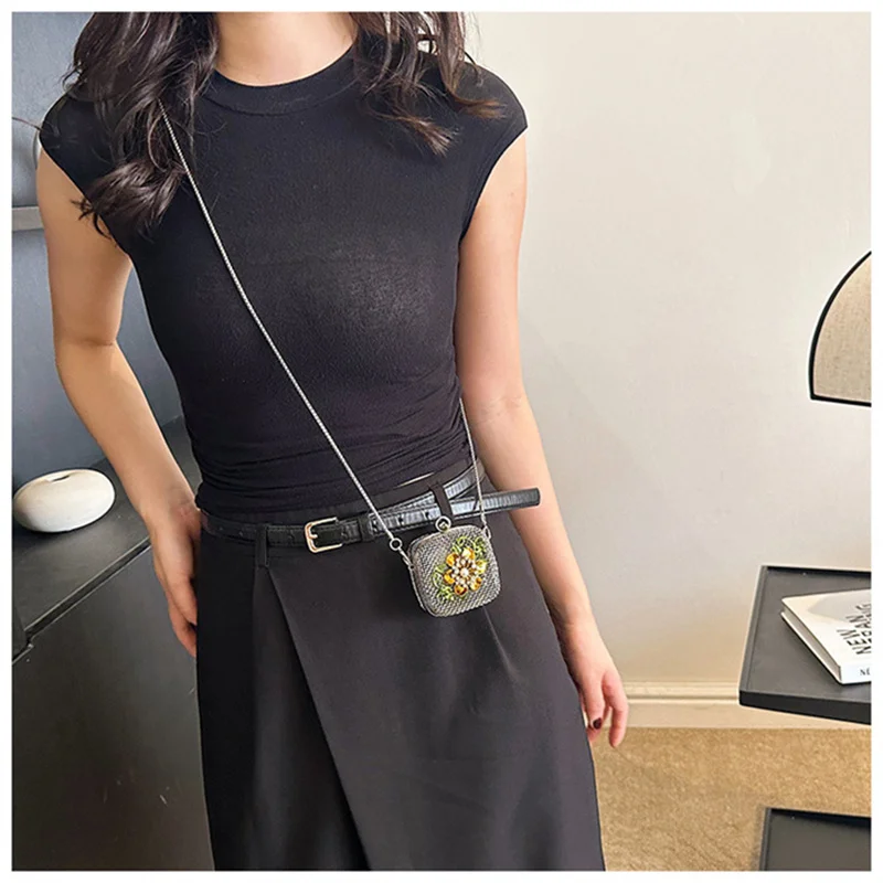 Fashion Rhinestone Metal Flower Hollow Out Elegant Cell Phone Mini Crossbody Bag Men Cute Elegant Chain One Shoulde Bag