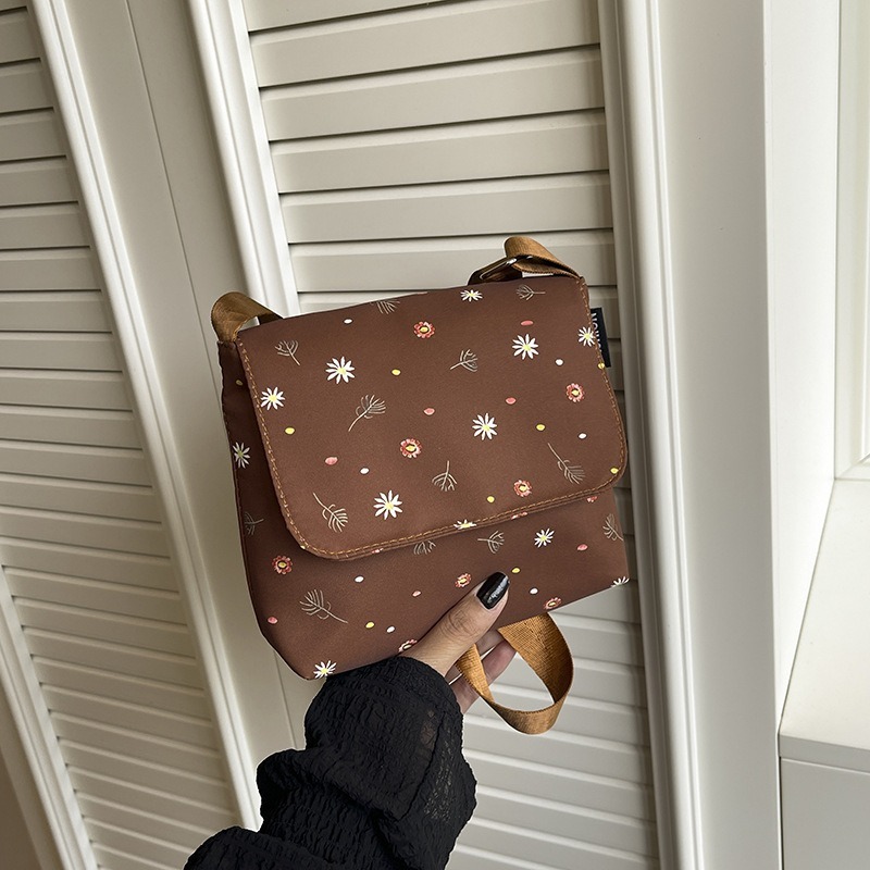 Simple Fashion Trend Versatile Bag Wear-resistant Lightweight Messenger Bag