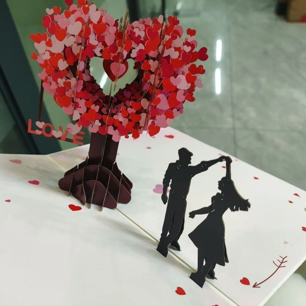 3D Valentine’s Day card displayed with red roses and envelope