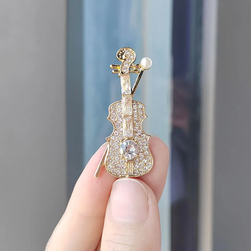 

Fashion exquisite violin brooch elegant temperament light luxury simple all matching note pin jewelry tide