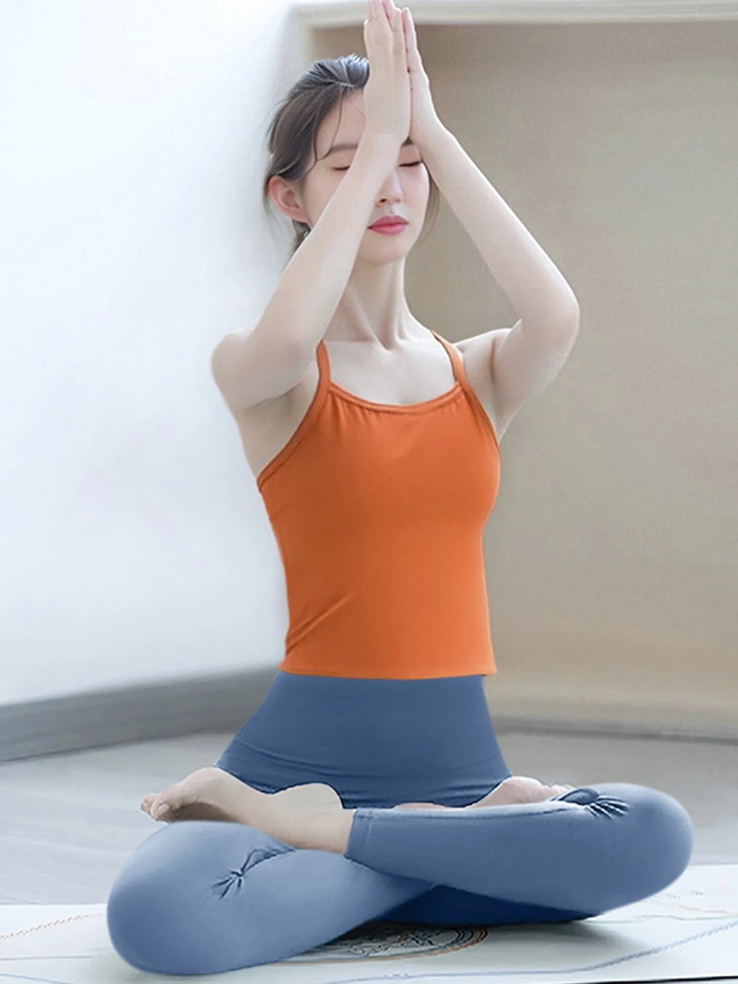 멋진 요가 스포츠웨어 여성용 2026 신상 아웃웨어 필라테스 트레이닝 세트 (가슴 패드 내장 스포츠 브라 탑 스트랩 포함) 피트니스 의류