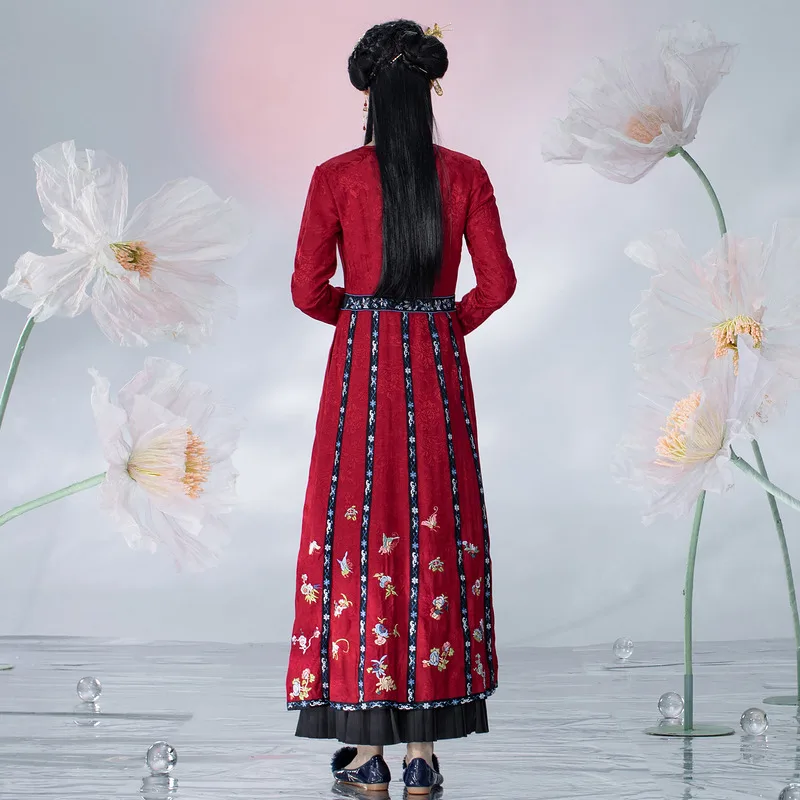 Рисунок 3 - Женское винтажное платье с длинным рукавом