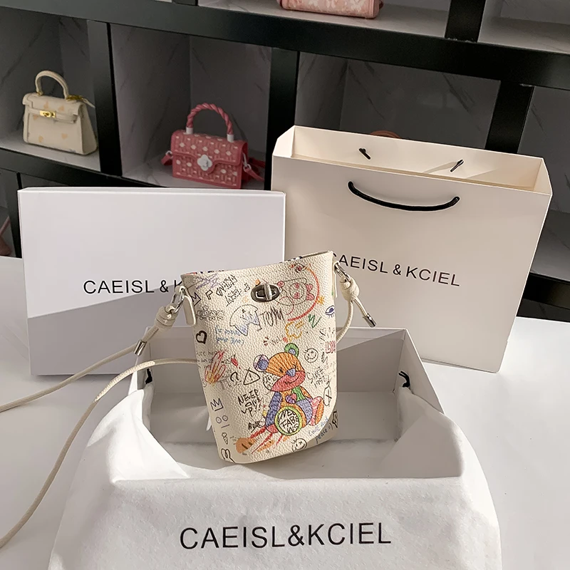 

High Quality Cute Bear Cartoon Printing Bucket Bag Textured Leather Shoulder Messenger Bag Lady Purse Women Fashion Handbag