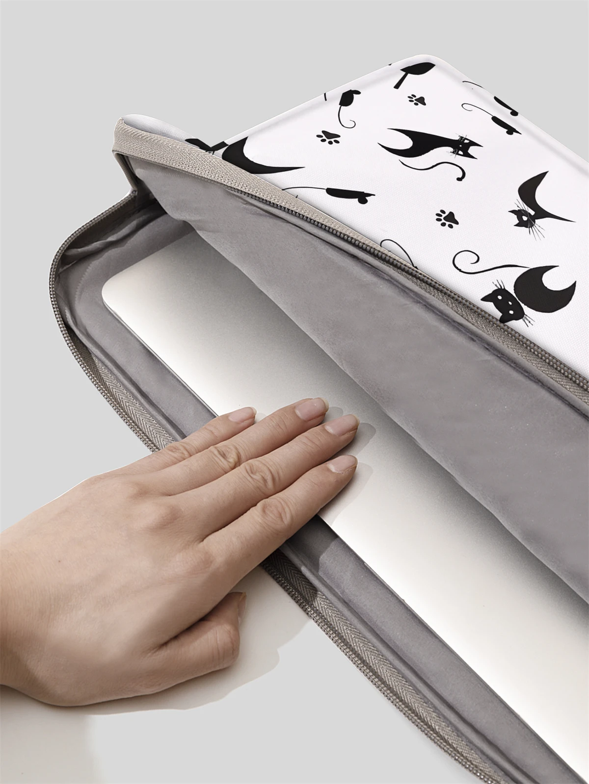 Laptop bag and briefcase with cat and mouse pattern, suitable for 14 inch laptops