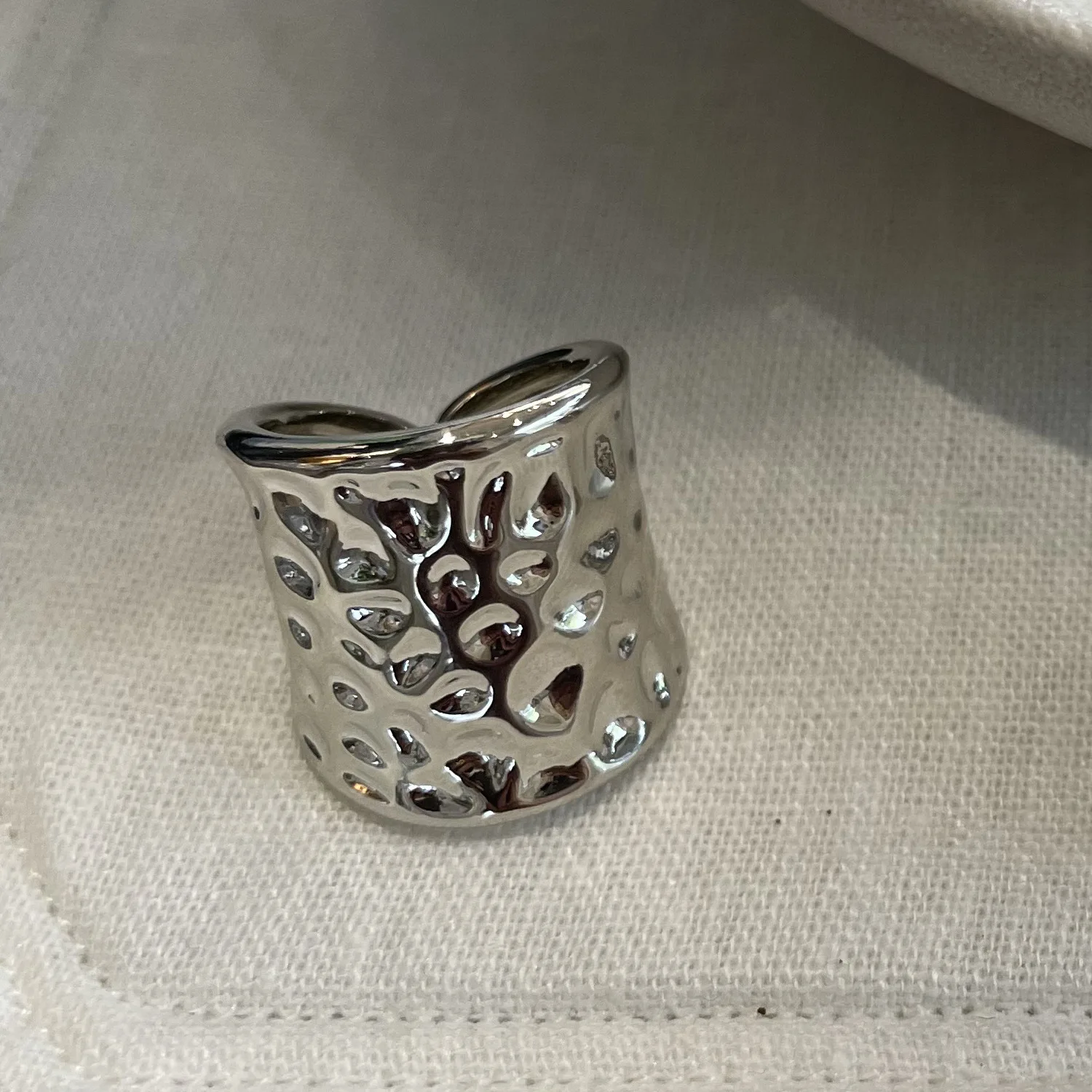 Anello Minimalista Multistrato Avvolto a Spirale, Anello da Dito Indice Versatile ed Esagerato, Gioiello Trendy Quotidiano da Donna - immagine 6