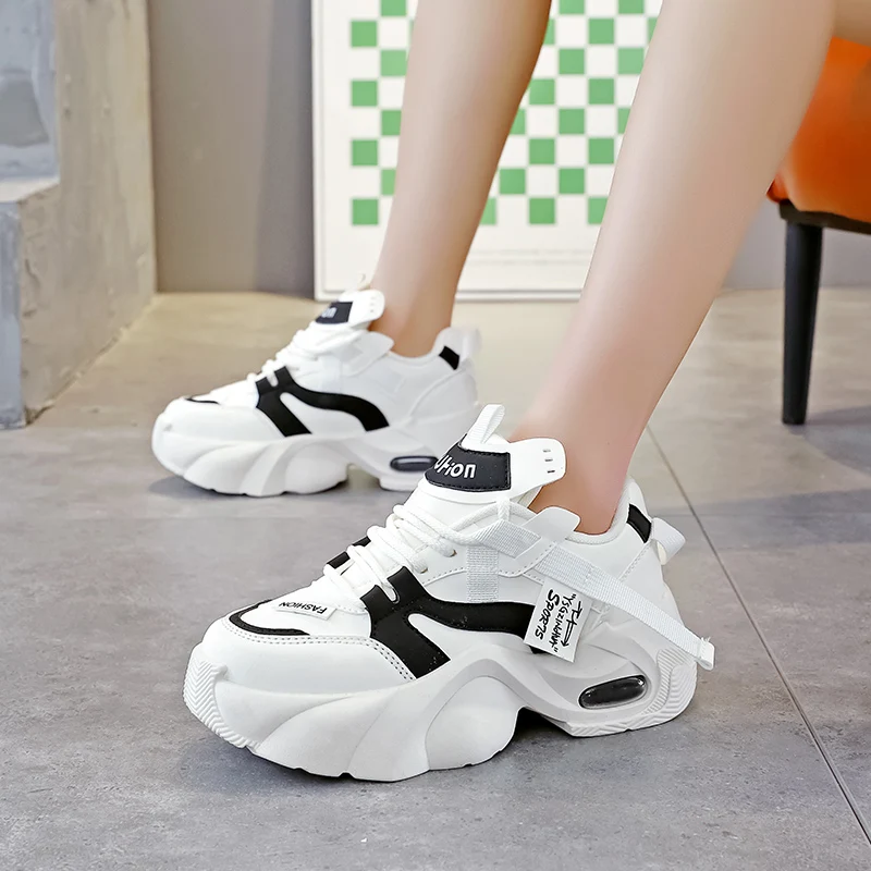 

Женские массивные кроссовки, повседневная спортивная обувь на толстой подошве, увеличивающая рост, модная универсальная обувь для бега с цветными вставками, новинка 2024