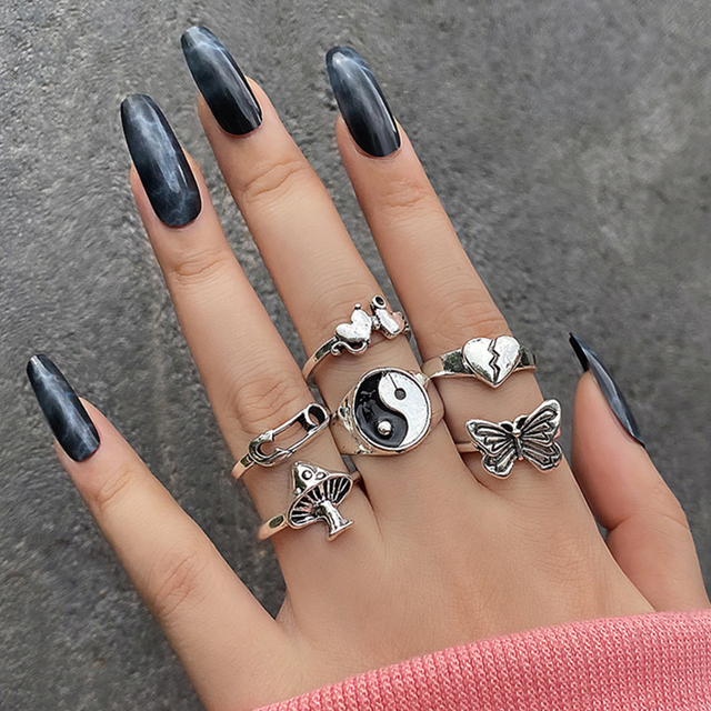 Vintage Rings Set for Women Men Aesthatic Retro Punk Silver Plated Heart Flower Butterfly Chain Finger Ring Jewelry 2022