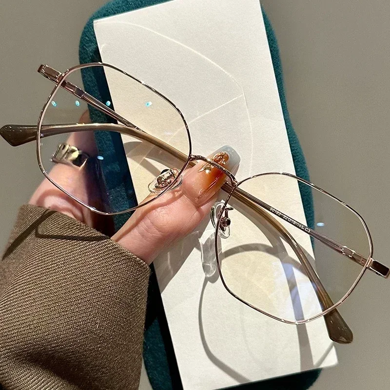 Ultra-Light Round Clear Lens Fashion Eyeglasses