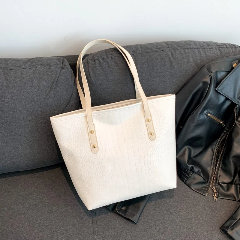 Autumn Winter New Retro Fashion Large Capacity Tote Shoulder Bag Fashion Simple Commuting Designer Luxury Shoulder Bag Handbag