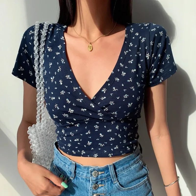 

Retro style floral cross V-neck slim fit short cut exposed navel short sleeved T-shirt for women's top 2024 summer new trend