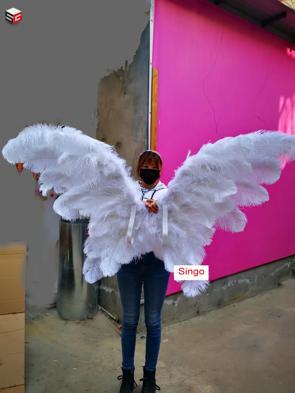 

Good quality Luxurious Ostrich white feather Angel wings creative Wedding Birthday Bar decoration props Shop window display