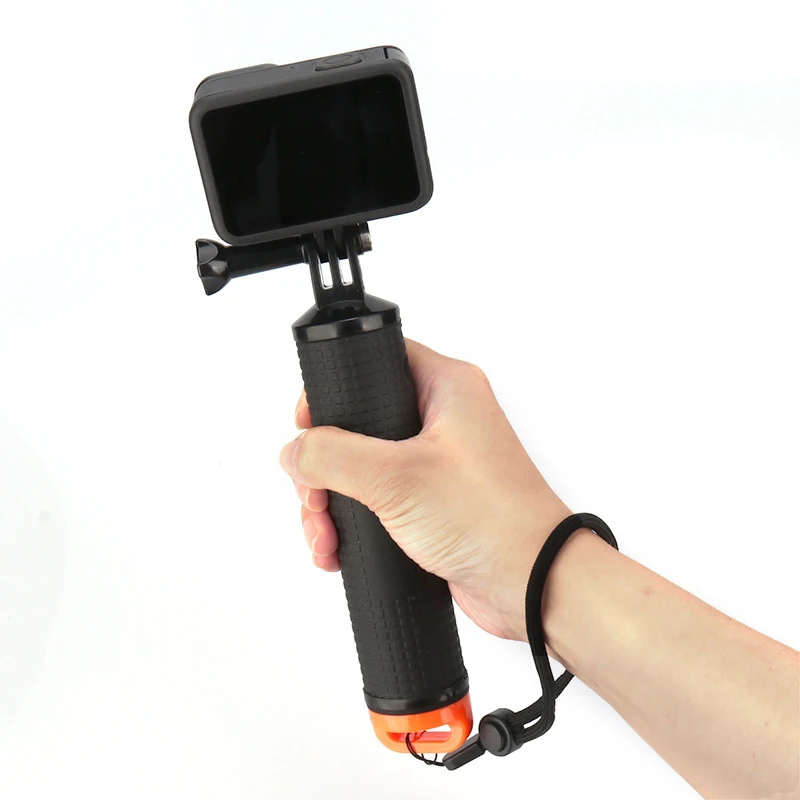 Dragonne de sécurité fixée à une poignée flottante pour GoPro, vue en gros plan