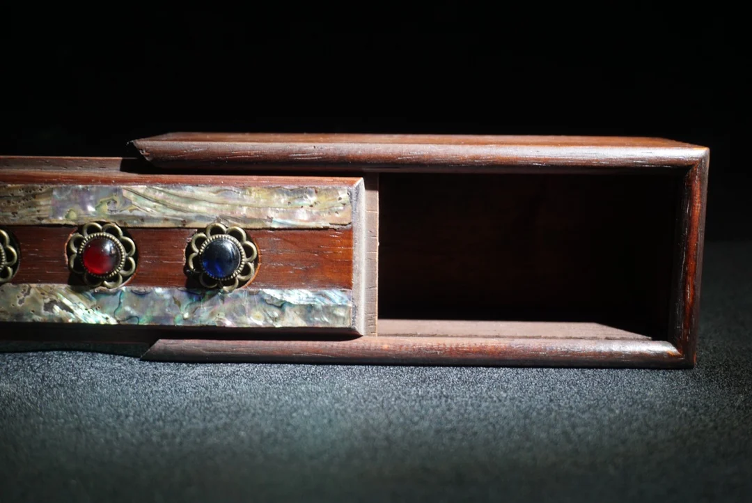 

Beautiful Rosewood Push And Pull Jewelry Box Ornaments