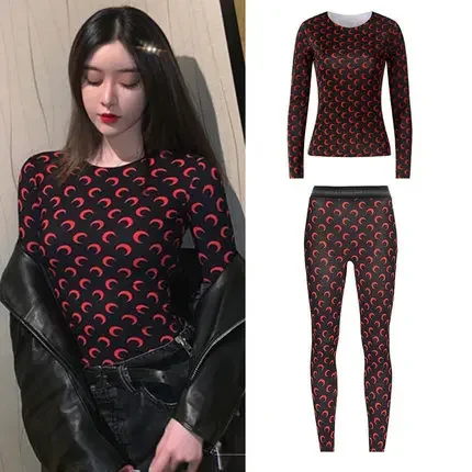 Black red moon set