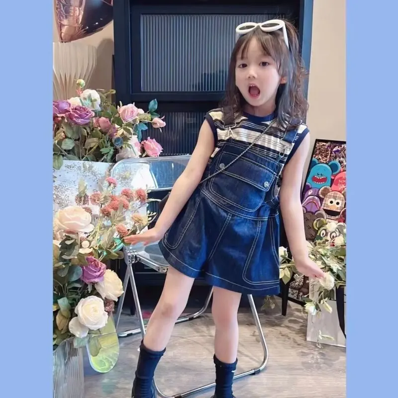 

Новинка, весенне-летний комплект детской одежды для девочек 2-7 лет, Детская рубашка принцессы + джинсовые шорты на подтяжках, комплект из 2 предметов