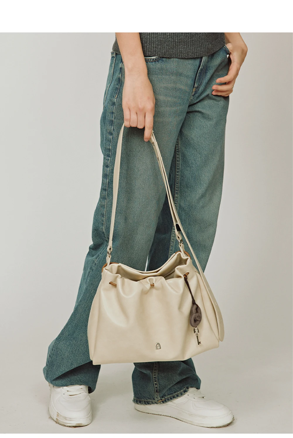 Genuine leather tote, interior compartment