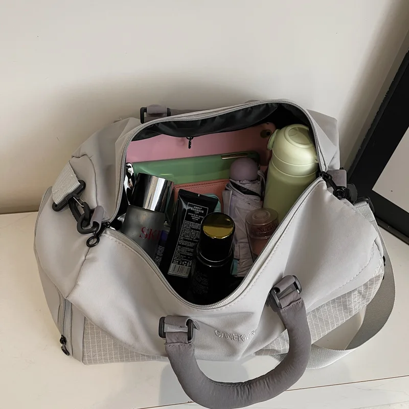 Borsa da viaggio per donna, borsa leggera multifunzionale a tracolla per sport, fitness e yoga, borsa per bagagli asciutti e bagnati di grande capacità - immagine 5