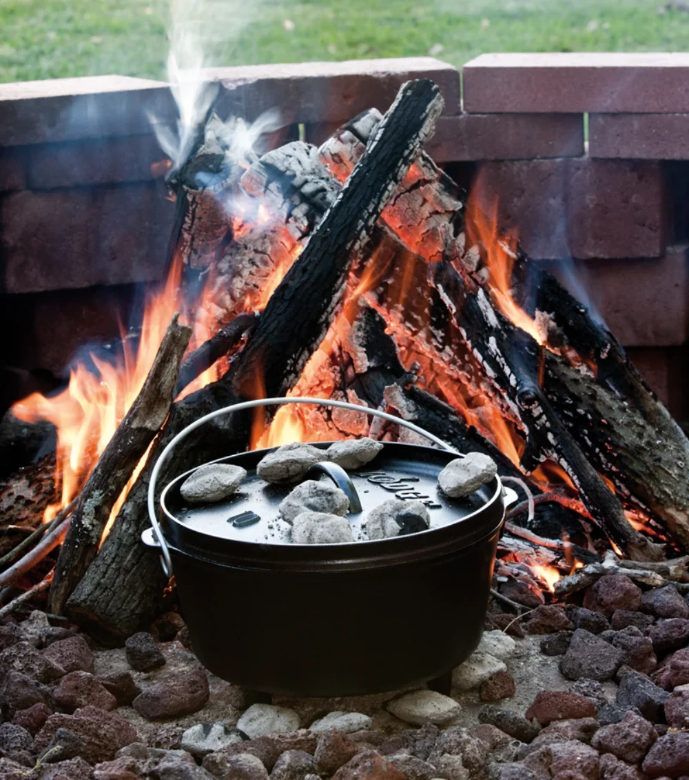 Lodge Cast Iron Deep Camp Dutch Oven 8 Quart with Tote Bag