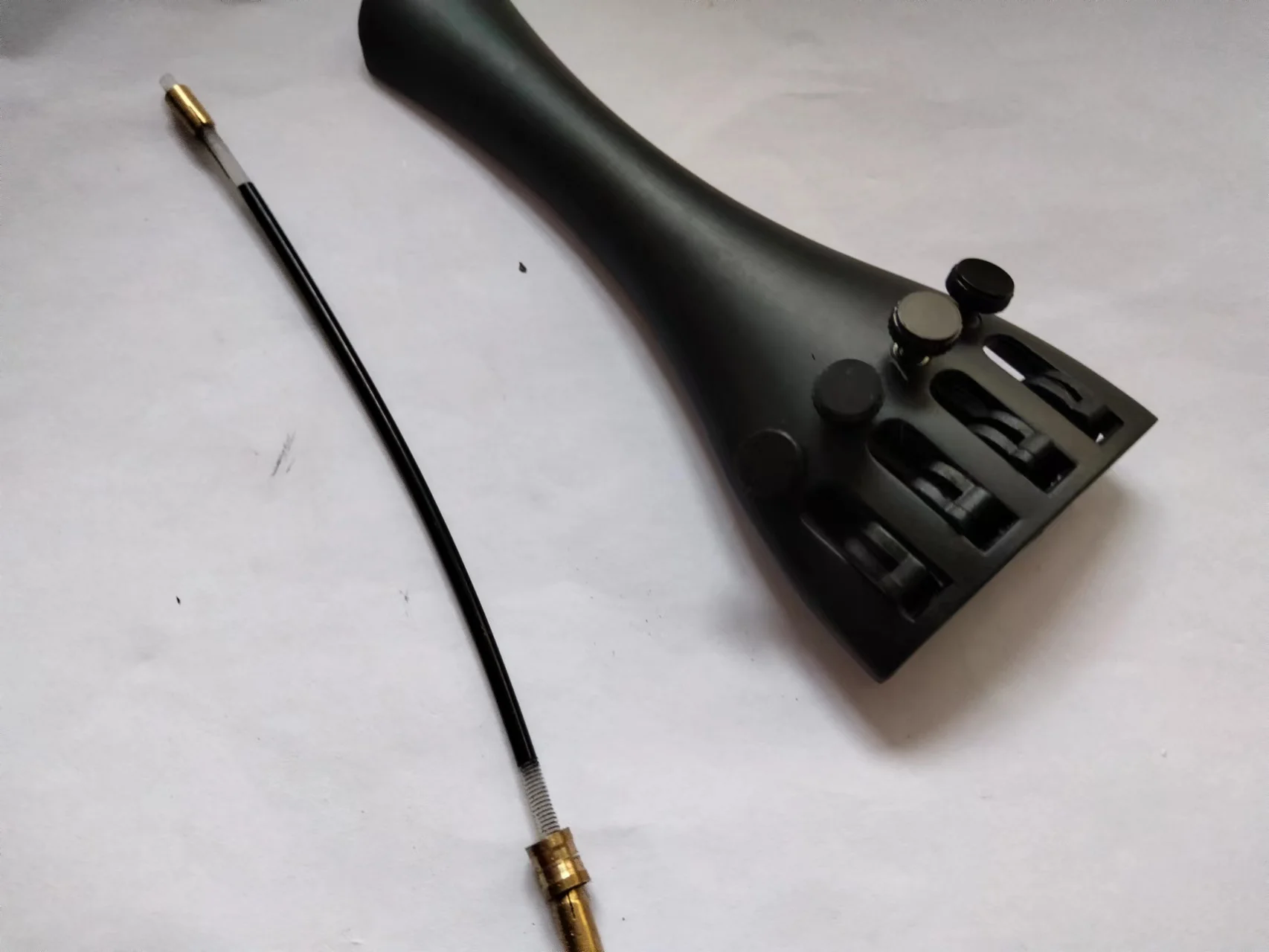 1 PC Carbon Fiber Violin Tail Piece With 1 PC Nylon Violin Gut From 1/8 To 4/4