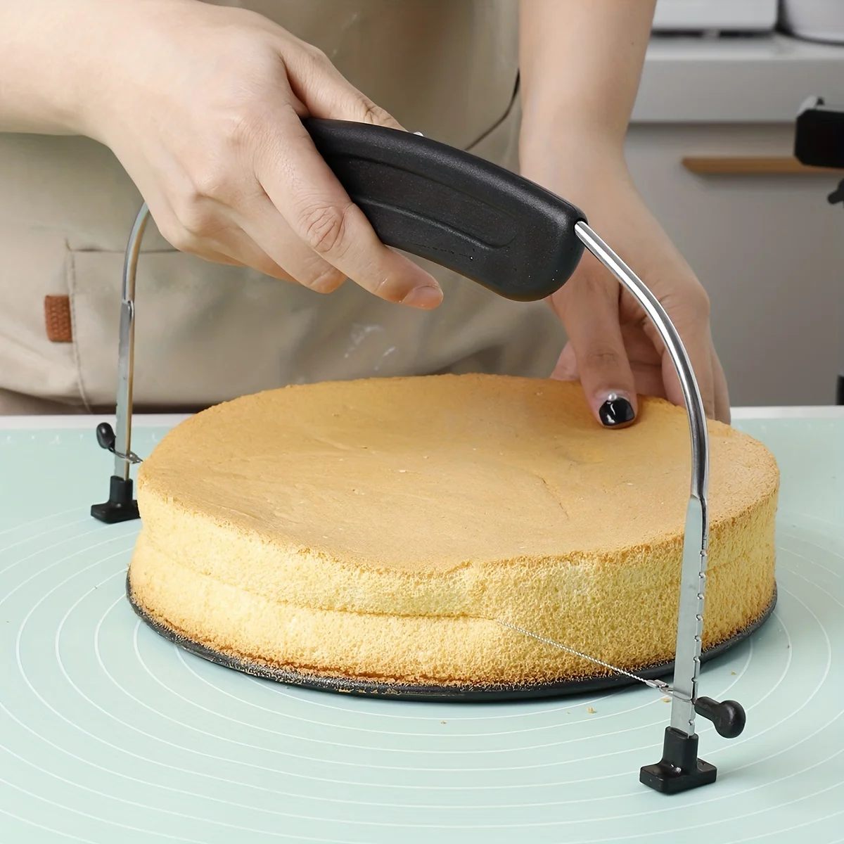 

1pc Adjustable Cake Leveler Stainless Steel Cake Slicer Wire Cake Knife With Plastic Handle Baking Tools Kitchen Gadgets