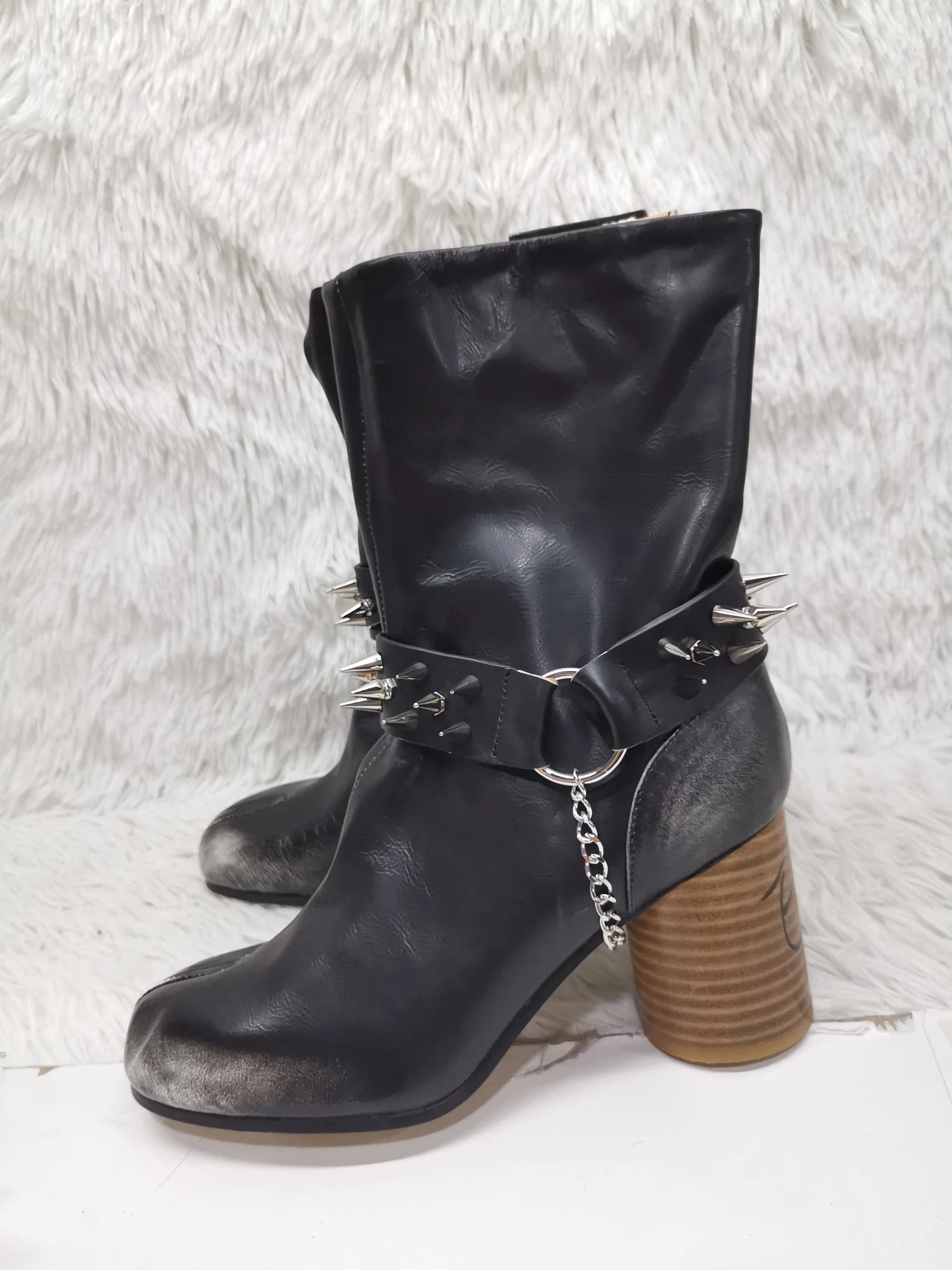 Winter Snow Boots Buckle Rivet Tabi Split-Toe Boots for Women Metal Chain Black Leather Vintage Boots Round Heel Casual Ankle Winter