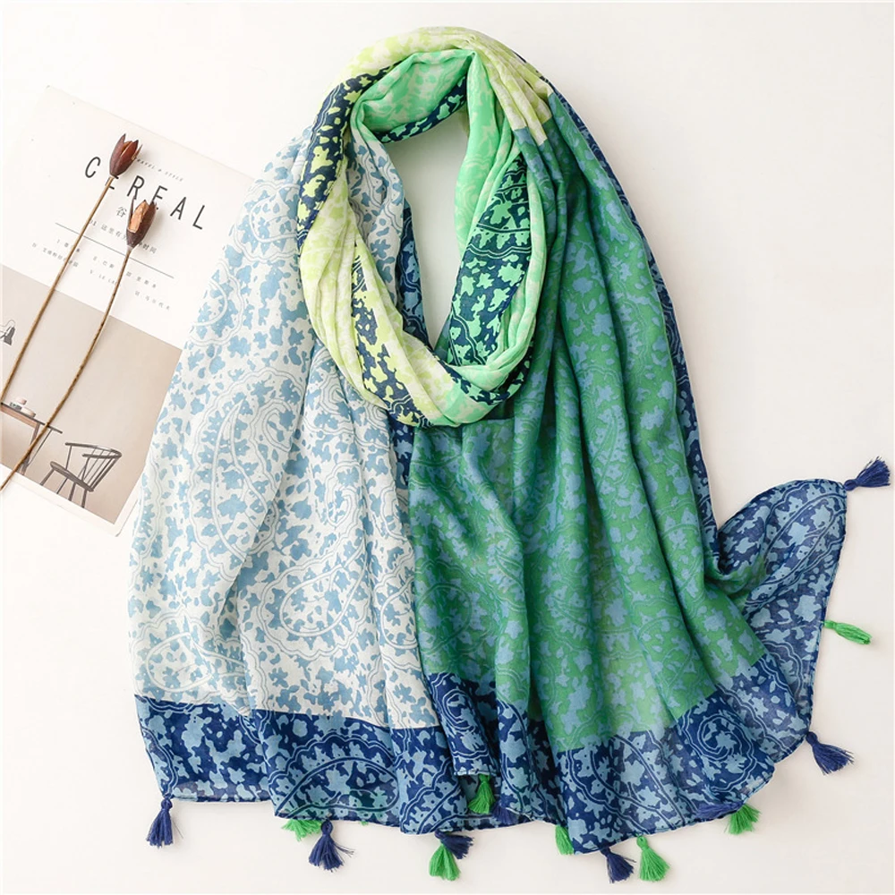 

2022 Fashion Paisley Pattern Tassel Scarf Shawls Soft Beautiful Flower Print Head Wrap Hijab Scarves Free Shipping