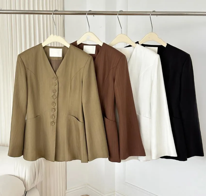 V-neck single breasted suit with waistband and three-dimensional cut suit jacket for women 5
